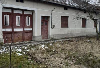 Casă cu 6 camere în Sacu - 4