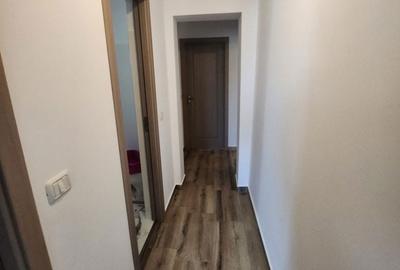 Apartament cu 3 camere decomandat în Șerbănești - 2