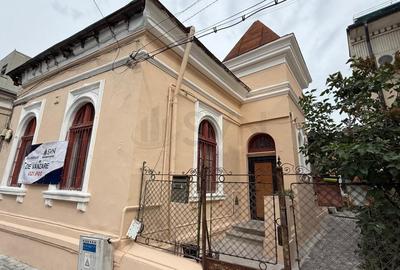 Casă individuală cu 5 camere în Universitate