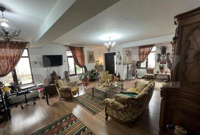 Pensiune de vanzare, 6 camere, 370 mp, zona Arcani - 2