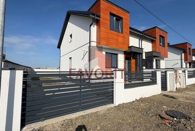 Duplex cu 4 camere cu Canalizare în Moșnița Nouă - 1