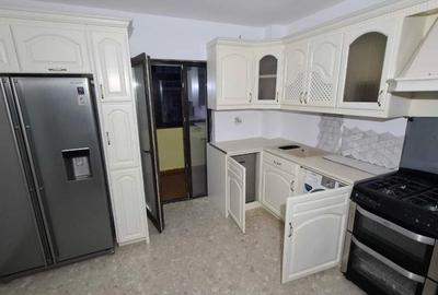 Apartament cu 3 camere decomandat în Păcurari