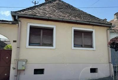 Casa de vanzare in centrul localita?ii Ve?tem direct de la proprietar!