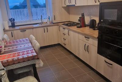 Apartament cu 3 camere decomandat în Sânpetru - 2