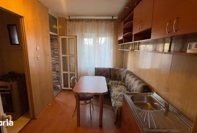 Apartament cu 3 camere decomandat, mobilat în 1 Mai - 10