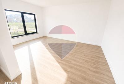 Casă cu 4 camere cu Teren 255 Mp în Central