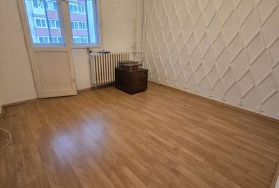 Apartament cu 2 camere semidecomandat în Berceni - 9