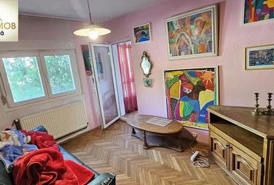 Vand apartament 4 camere etajul 1 zona Micro 4 - 8