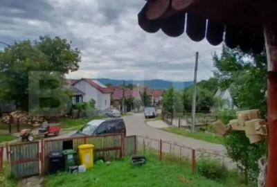 Casă cu 4 camere cu Teren 1200 Mp în Central