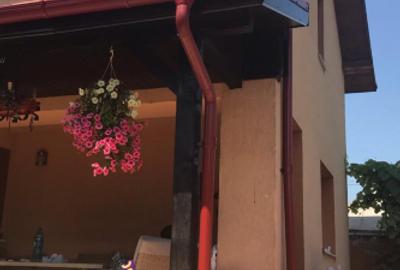 Casă individuală cu 4 camere cu Canalizare în Central - 1