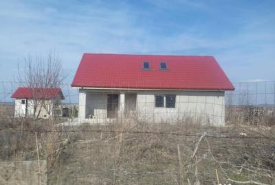 Casă cu 3 camere în Mineri - 2