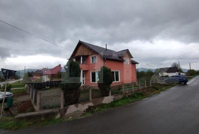Casa, 5 camere,200 mp,800 mp teren,pretabil business,13 km distanta de Bistrita