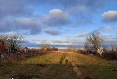 Teren de 3200 mp, în Siliștea