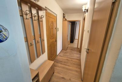 Vanzare apartament 2 camere decomandat etaj intermediar  Str.Carpatilor - 23