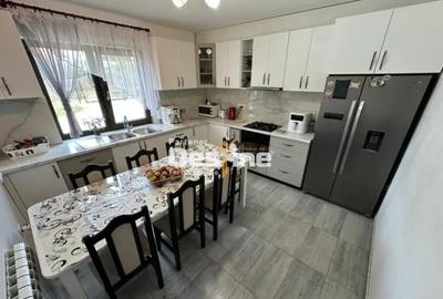 Casă cu 5 camere cu Garaj în Central - 7