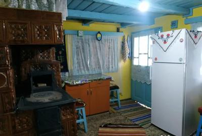 Casă cu 4 camere cu Teren 1550 Mp în Central - 1