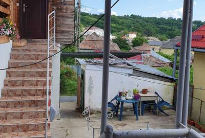 Casă cu 4 camere în Central - 1