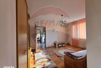Apartament cu 3 camere semidecomandat în Central - 10