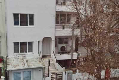 Casă individuală cu 12 camere cu Canalizare în Cotroceni - 2