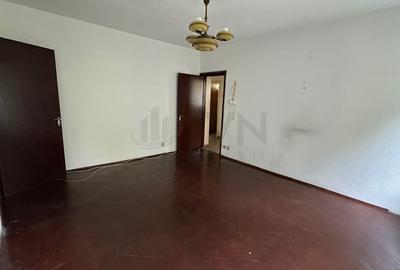 Apartament cu 3 camere semidecomandat în Unirii