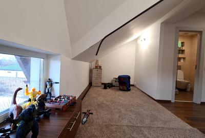 Duplex cu 8 camere cu Canalizare în Stupini - 14