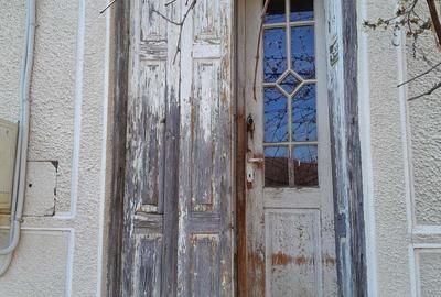 Casă cu 4 camere în Bănia