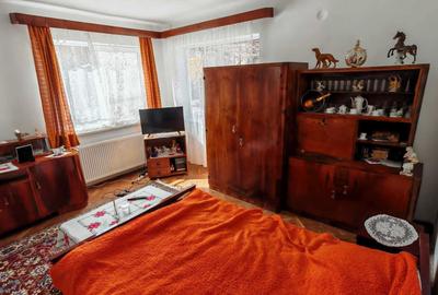 Casă cu 4 camere în Central - 1