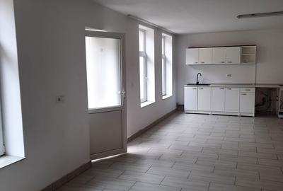 Spațiu comercial, de 100 mp, în Central - 1