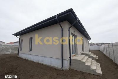 Casă cu 4 camere cu Canalizare în Central