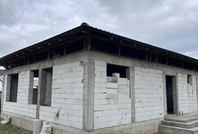 Casă cu 4 camere cu Teren 110 Mp în Vest
