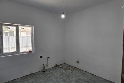 Vând apartament cu o camera, la casa + baie proprie - zona centrala - 4