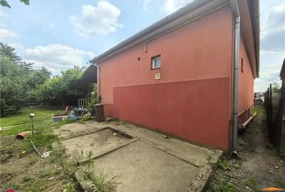 Casa 4 camere si teren de 720 mp