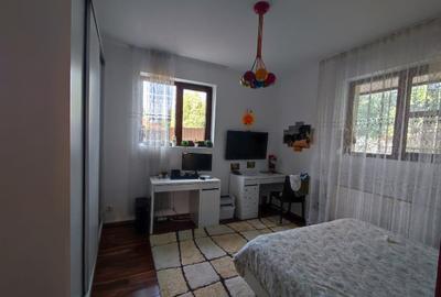 Casă cu 8 camere cu Teren 960 Mp în Balotești - 1