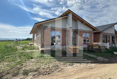 Casă individuală cu 3 camere cu Canalizare în Micești - 1