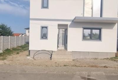 Casă individuală cu 4 camere cu Canalizare în Cristian - 2