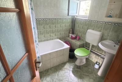 Casă individuală cu 6 camere cu Canalizare în Km 5 - 7