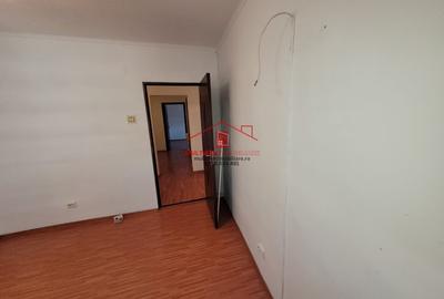 Apartament cu 3 camere decomandat în Piața Nouă - 1