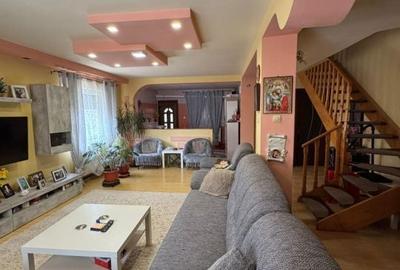 Casă cu 4 camere în Central - 2