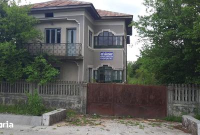 Casă cu 6 camere cu Teren 720 Mp în Iancu Jianu - 2