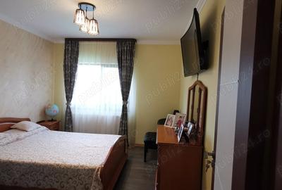 Casă cu 6 camere cu Teren 420 Mp în Piața Centrală - 10