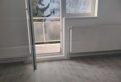 Apartament cu 2 camere semidecomandat în Tractorul