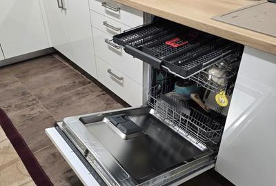 Apartament cu 4 camere decomandat în Micro IV - 1