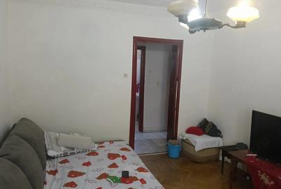 Apartament cu 4 camere semidecomandat în Central - 1