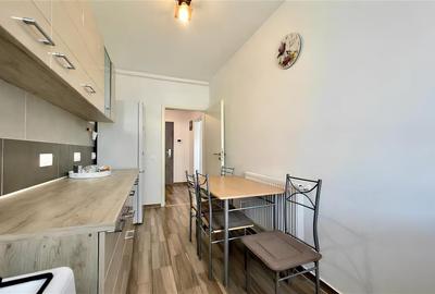 Apartament cu 2 camere decomandat, mobilat în Tractorul - 8