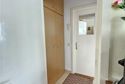Apartament cu 2 camere semidecomandat în Aleea Carpați