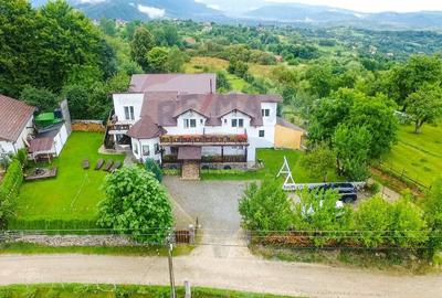 Casă cu 9 camere cu Teren 888 Mp în Sohodol - 1