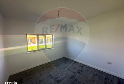 Casă cu 4 camere cu Teren 718 Mp în Central - 2