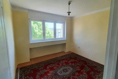 Apartament cu 3 camere semidecomandat în Carei - 2