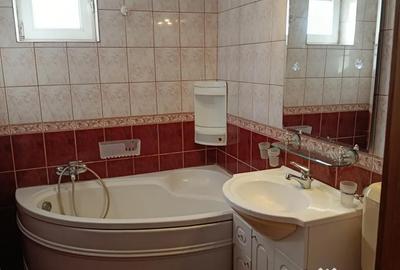 Apartament cu 3 camere decomandat în Central - 1