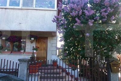 Casa cu spatiu adiacent pentru locuinta/activitate profesionala